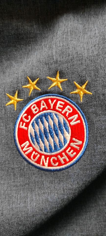 FC Bayern München Softshelljacke 164 in Dassel