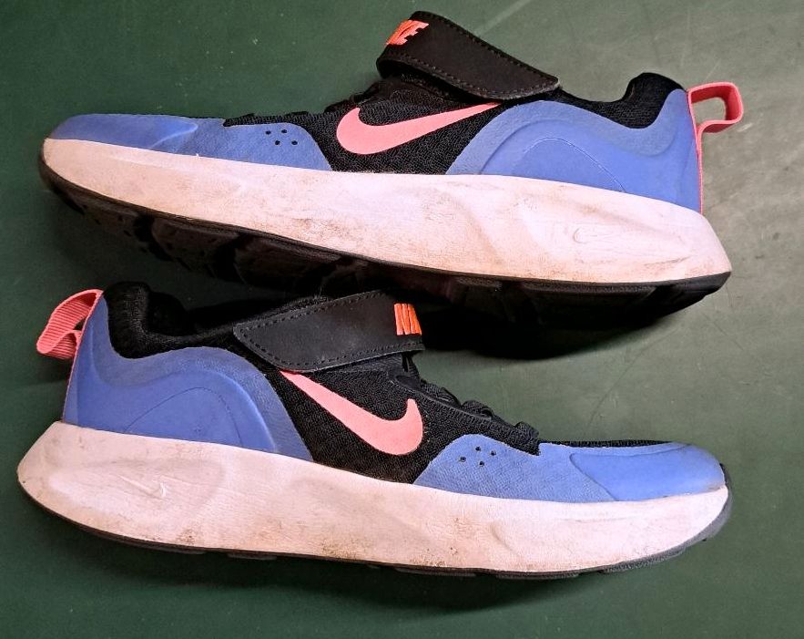 Turnschuhe Nike 30,5 in Neuenkirchen-Vörden