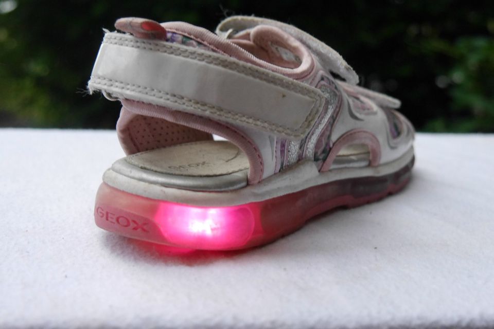 GEOX Sport Gr. 34 Sandalen mit LED-Licht #Sandaletten #1A-Zustand in Lügde