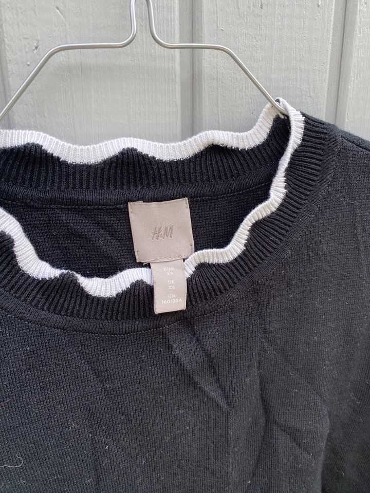 Pullover H&M schwarz weiß XS Oberteil langarm in Saarbrücken