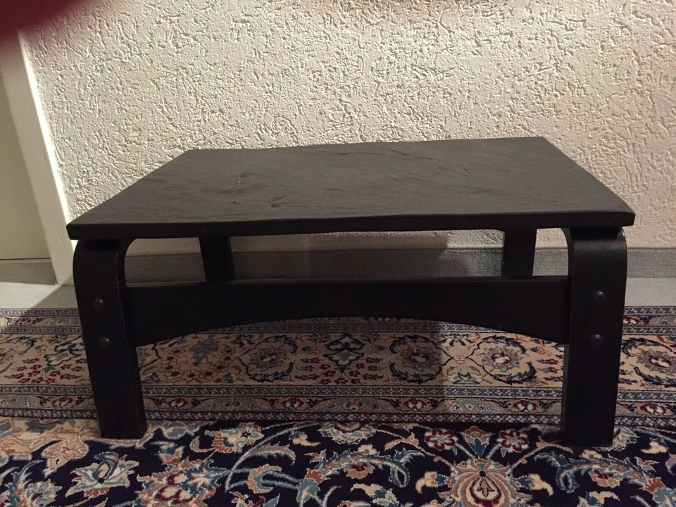 Klassischer Granit- Naturstein-Tisch in Düren