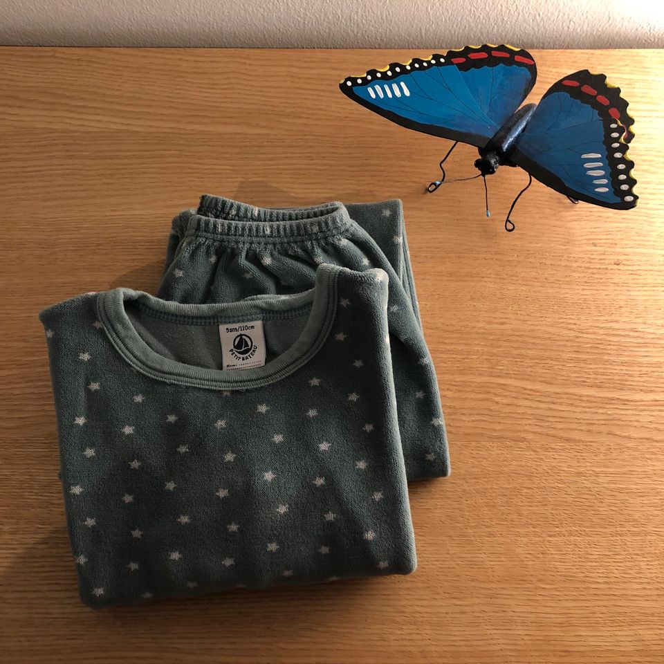 Petit Bateau warmer Pyjama aus Nicki Sterne Gr. 110 / 5 J in Düsseldorf