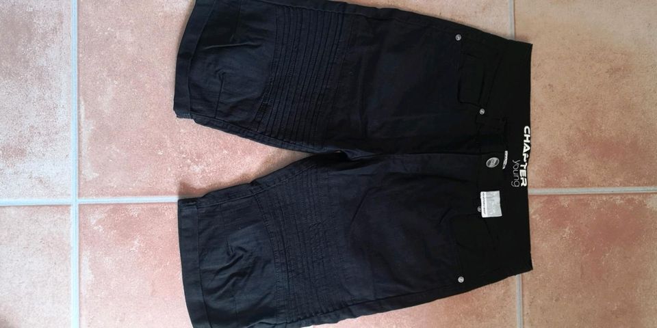 Kurze schwarze Hose Gr, 164 in Waren (Müritz)