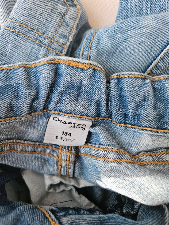 Jeans 134 verstellbarer Bund in Halle (Westfalen)