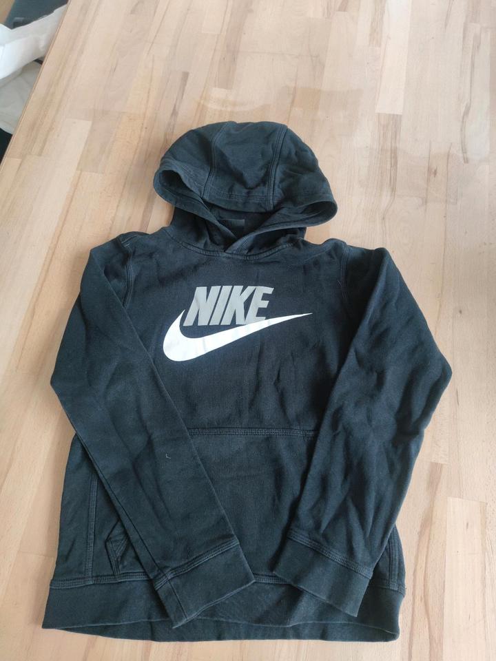 Hoodie Puma Nike Converse Adidas Levis Star Wars Gr. 152 in Bad Friedrichshall