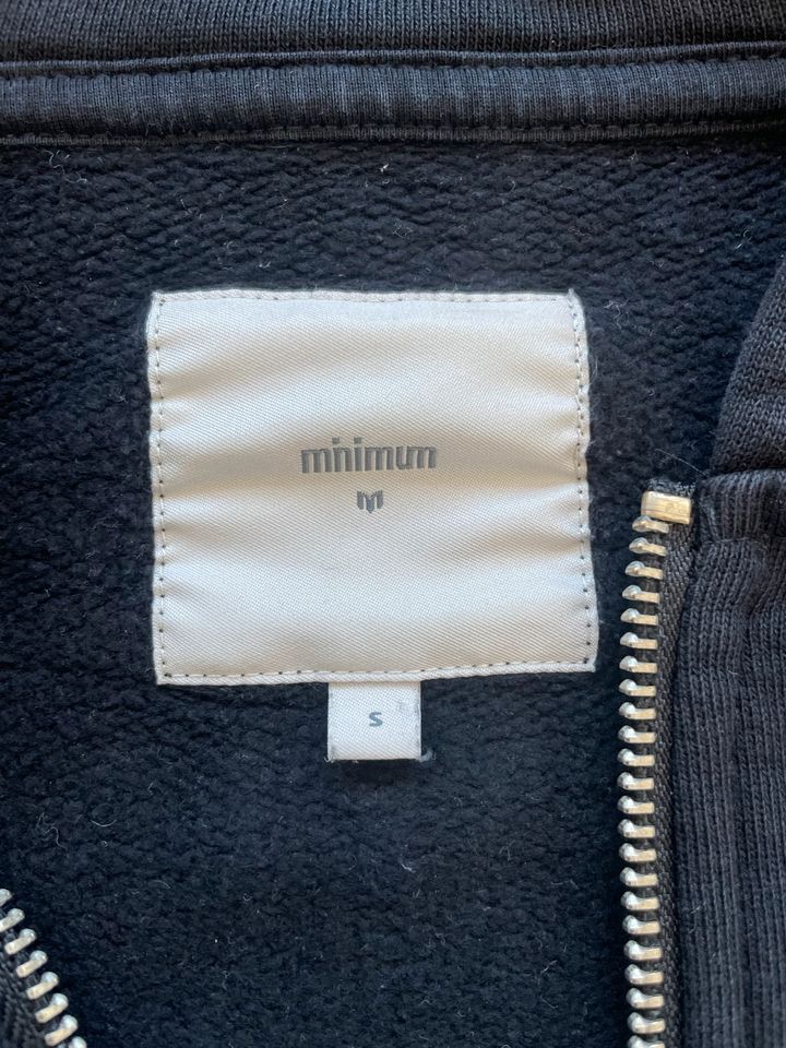 Minimum Zipper in Berlin