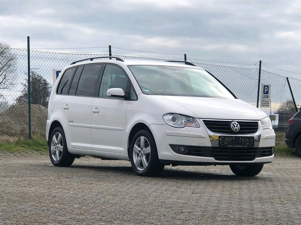 VW Touran Uneted TÜV Neu  5 Sitze in Großefehn
