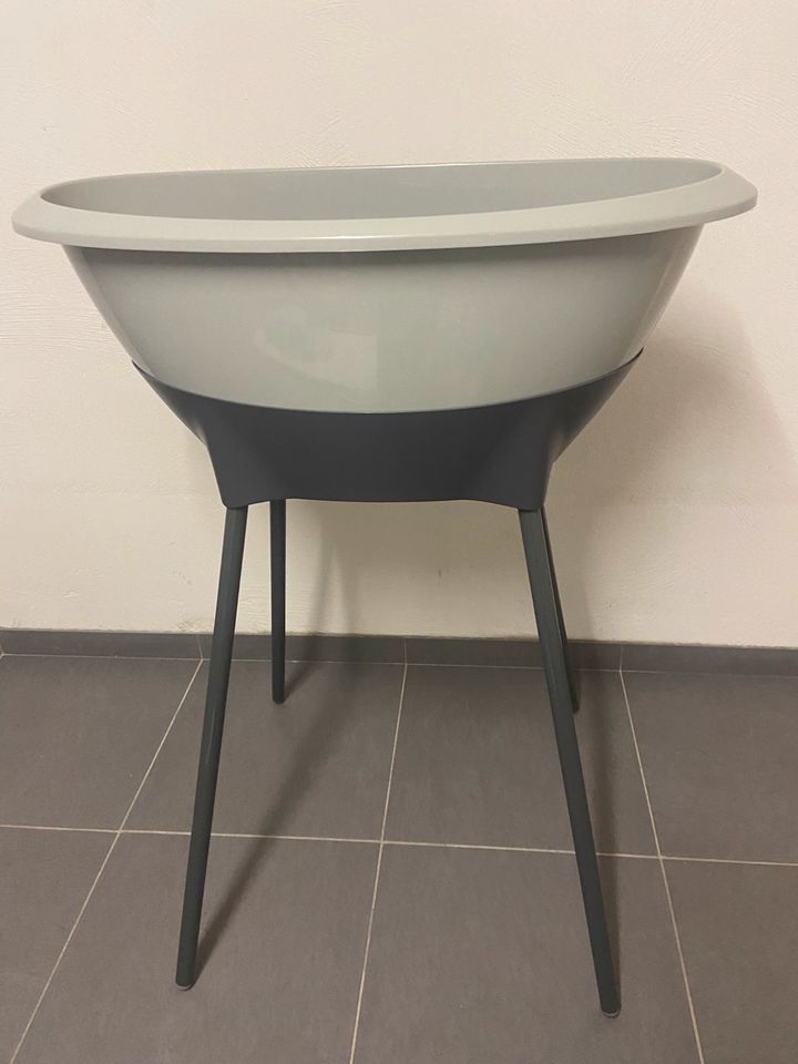 Luma Baby Badewanne mit Gestell in Nörvenich