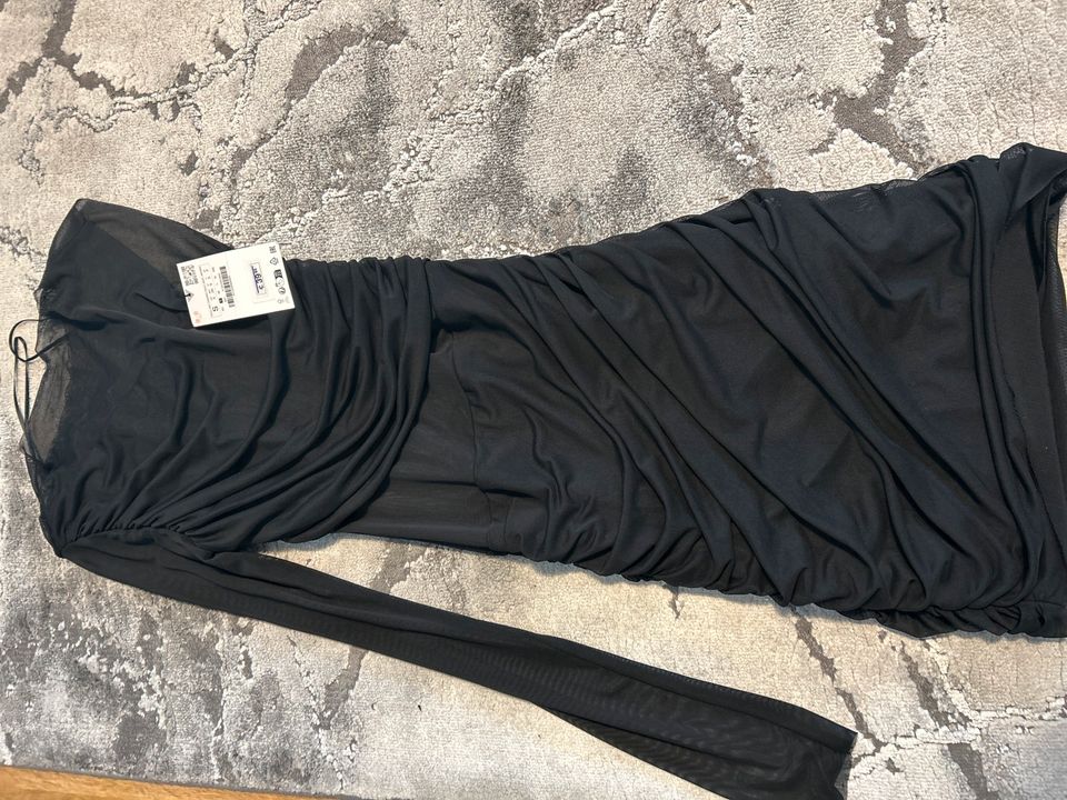 Asymmetrisches Kleid aus Tüll schwarz Zara in Frankfurt am Main