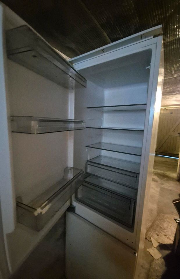 Einbaukühlschrank mit Tiefkühl. in Essen