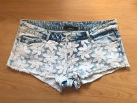 Tally Weijl Shorts kurze Hose mit Fransen und Blumen L Niedersachsen - Göttingen Vorschau