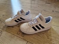 Schuhe Sneaker Adidas Grand Court Gr. 33 WIE NEU Sachsen - Klipphausen Vorschau