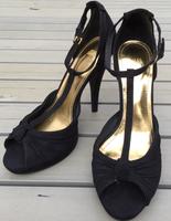 H&M T-Strap Sandale STILETTO 40er Jahre Look Gr. 40 Berlin - Pankow Vorschau