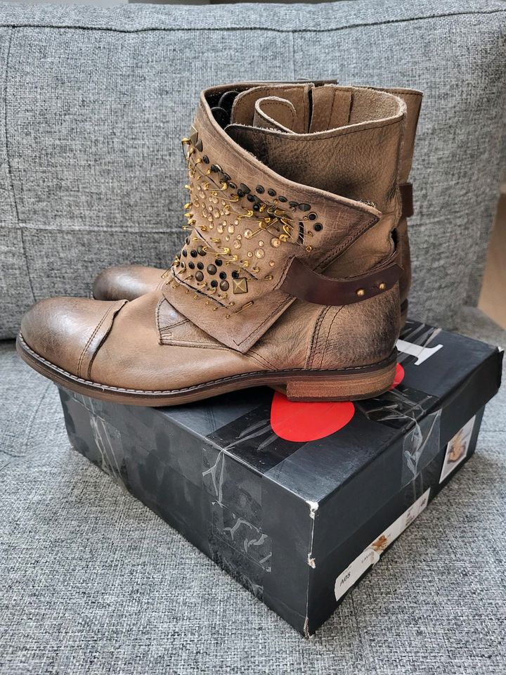 Biondini Stiefeletten Boots mit Nieten in Köln - Widdersdorf | eBay  Kleinanzeigen ist jetzt Kleinanzeigen