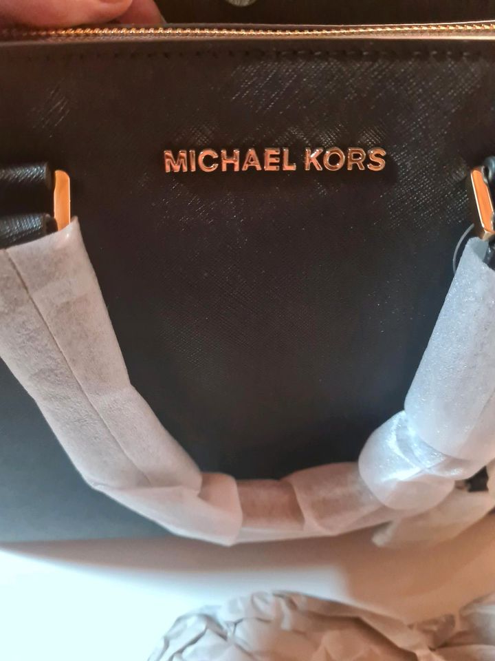 Michael kors handtasche savannah lg satchel leather black gold in Untergruppenbach