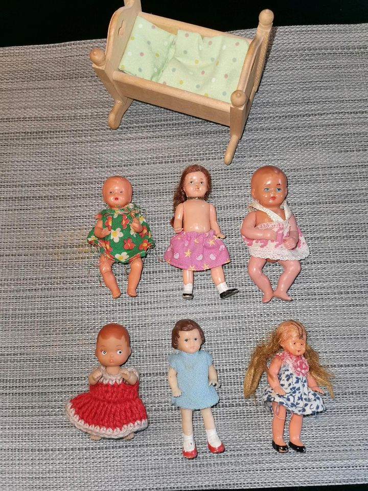 6 Püppchen Puppe m. Wiege für Puppenhaus Puppenstube 1 Schildkröt in Northeim