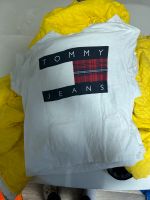 90er Tommy hilfiger t-shirt Nordrhein-Westfalen - Wesseling Vorschau