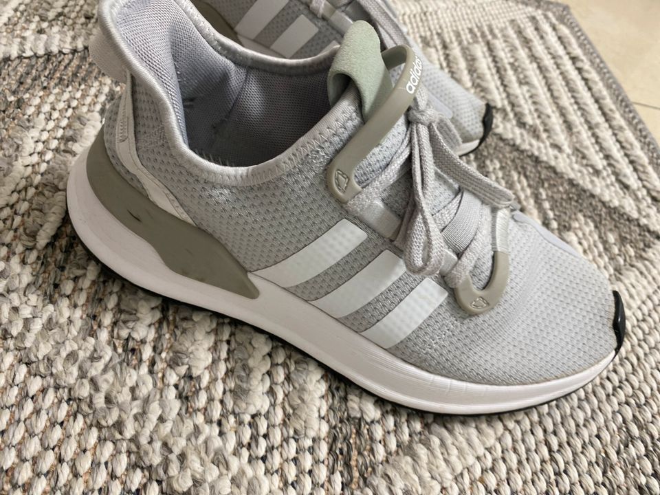 Adidas Laufschuh in Biberach an der Riß