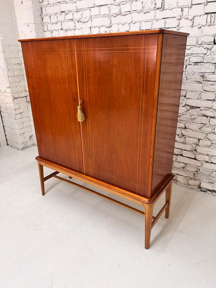 Kleiderschrank / Geschirrschrank mit Lieferung: 40er/50er Schweden Vintage Antik Wohnzimmerschrank Wäscheschrank Schubladen Teak Mid Century Design rar selten in Berlin