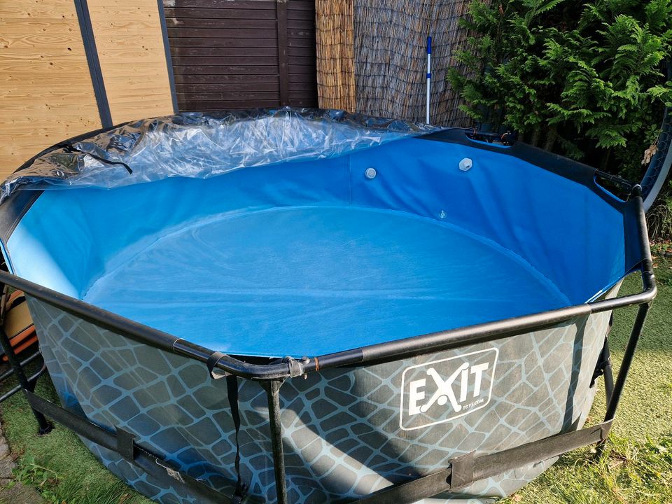 Exit Pool 300 cm mit viel Zubehör in Kerpen