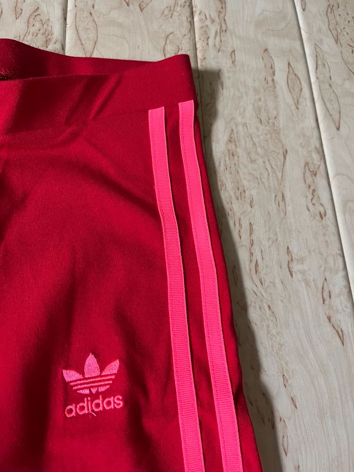 Adidas Sporthosen Leggins neu xs 164 in Rheurdt