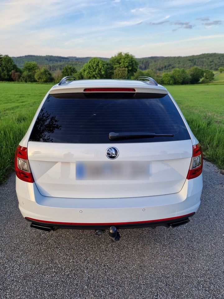 Skoda Octavia RS TDI  4x4 / 8Fach/AHK (Verfügbar ab 08/09.2024) in Schlangenbad