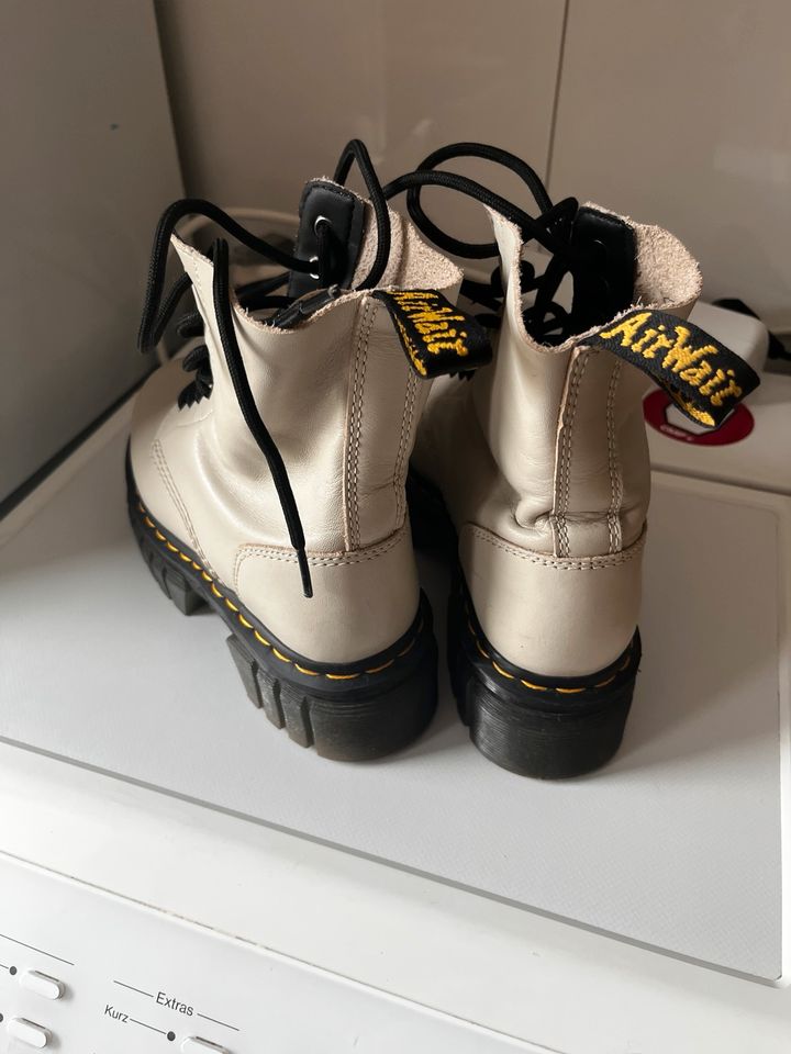 Dr. Martens Plateau beige 37,5 in Düsseldorf