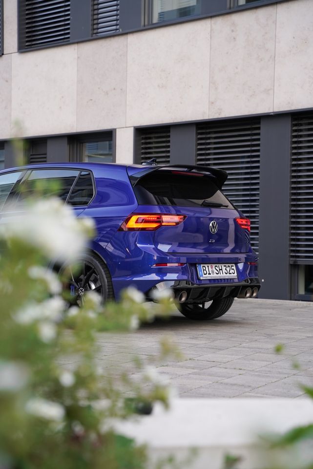 VW Golf 8 R Akrapovič mieten | Sportwagen mieten | RS3 RS6 M2 R8 in Bielefeld