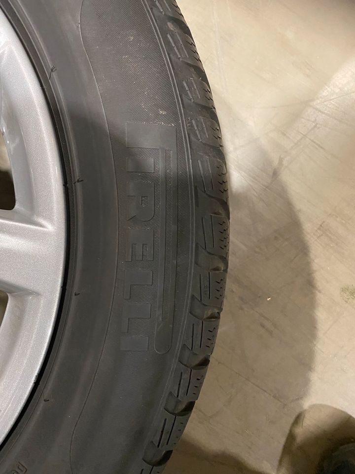 Original BMW X1 F48 X2 F39 6 1/2 x 17 Zoll Pirelli in Hochstätten