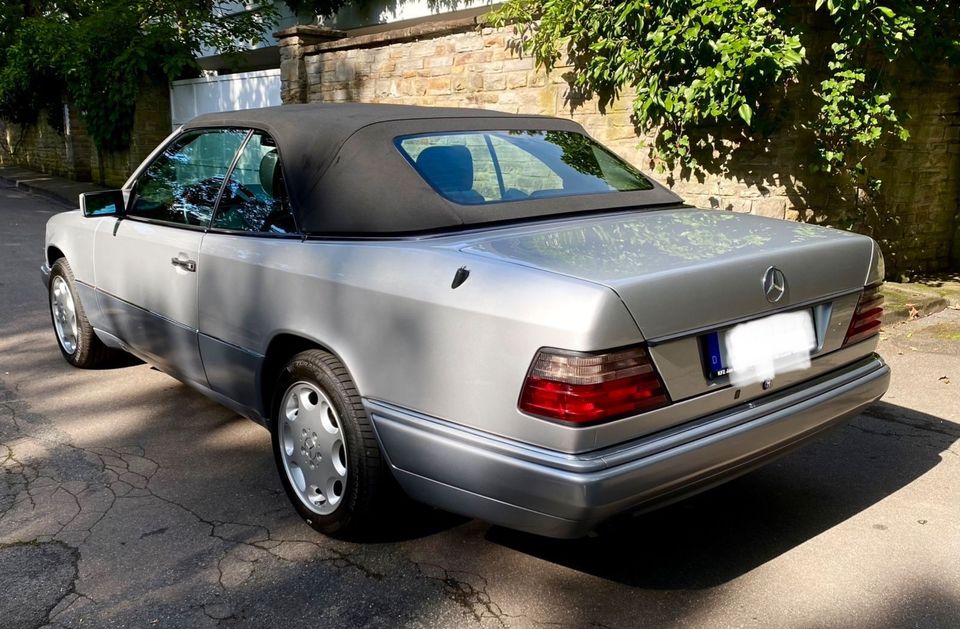 Mercedes W124 E 220 Cabrio, Wertgutachten 2, Scheckheft in Düsseldorf