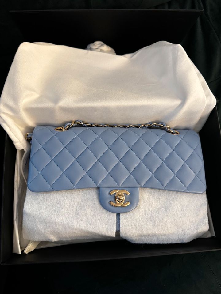 Chanel Tasche Flap Bag Blau * Sky Blue* NEU* verklebt in Frankfurt am Main