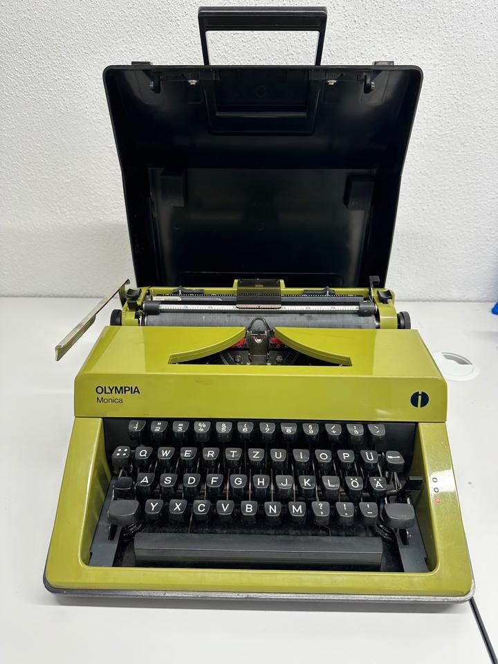 Schreibmaschine Olympia Monica grün, Kofferschreibmaschine in Aham