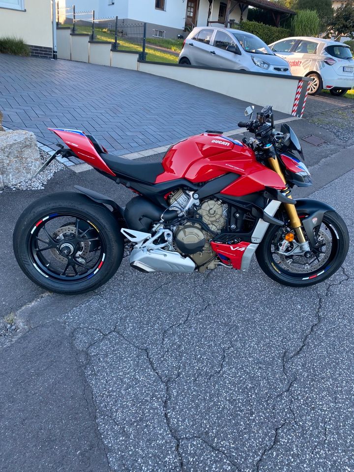 Ducati Streetfighter V4 S in Attendorn