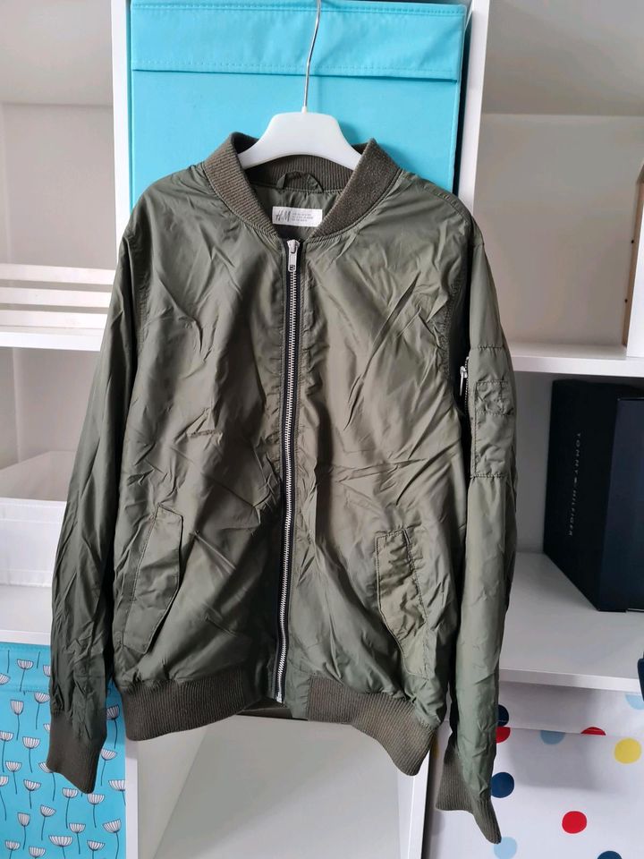 Dünne Jacke von H&M Gr. 158 in Nürnberg (Mittelfr)