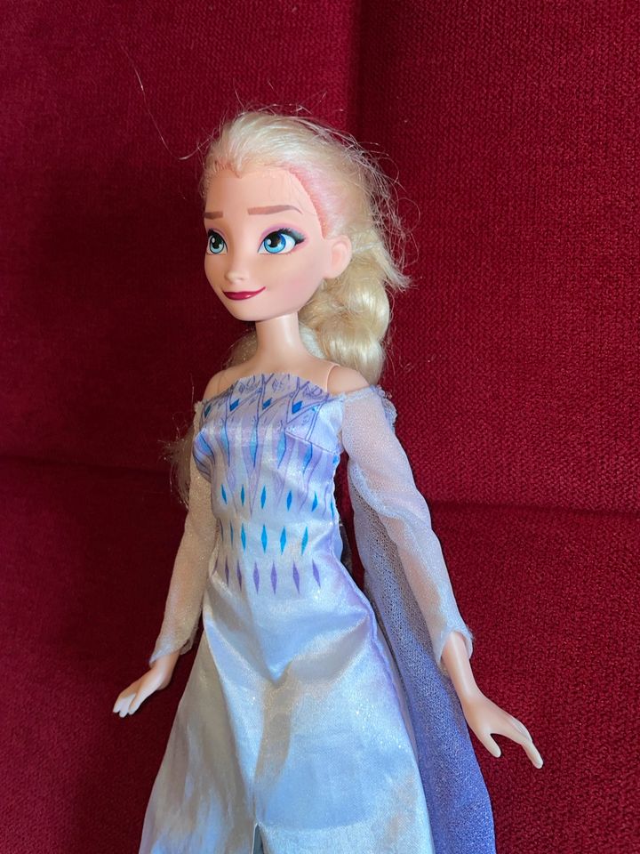 Musikpuppe Elsa Eisprinzessin Disney Frozen Eiskönigin in Hamburg