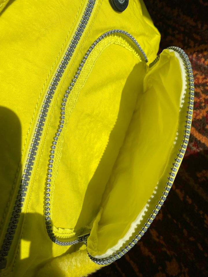 Kipling Umhänge Tasche in Kräftigem Gelb in Neu-Isenburg