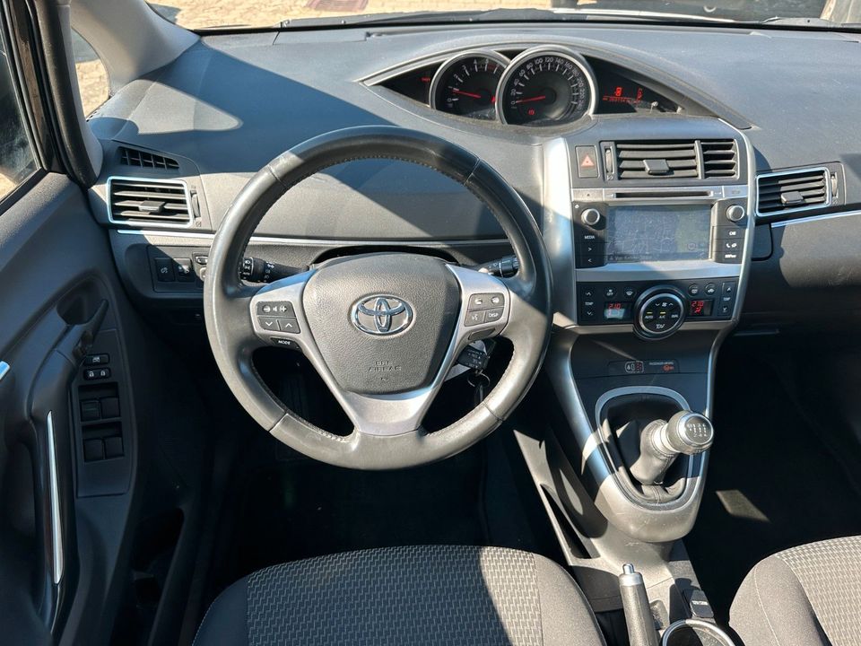 Toyota Verso 1,6 D-4D Klima,Navi,PDC,Panorama,7-Sitzer in Hildesheim