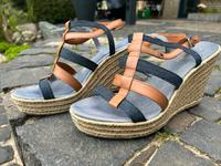 Tommy Hilfiger Sandalen Keilabsatz 42 Niedersachsen - Ostercappeln Vorschau