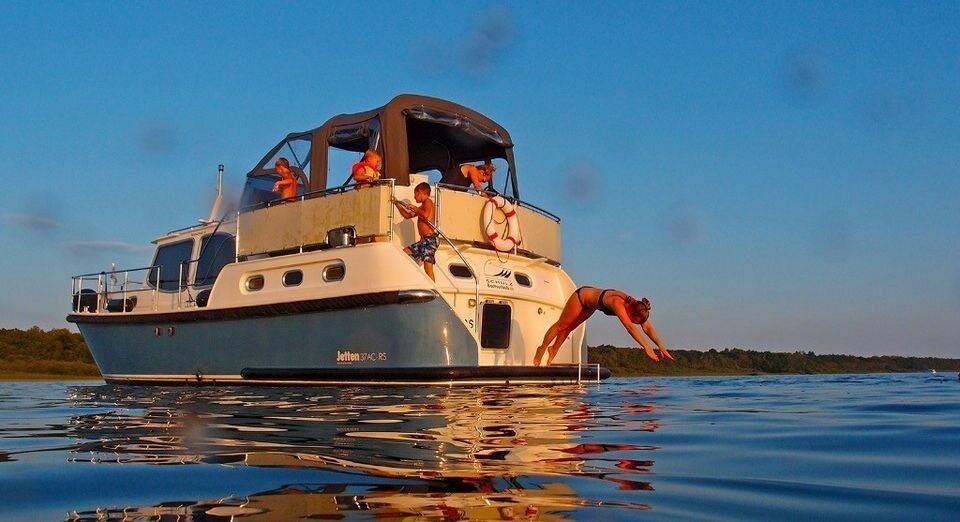 300 Euro-Gutschein sichern & einen Hausboot-Urlaub verschenken in Waren (Müritz)