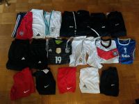 19 Teile Sport Trainings Fußball Hosen 146 152 164 Bayern Trikot Thüringen - Luisenthal Vorschau