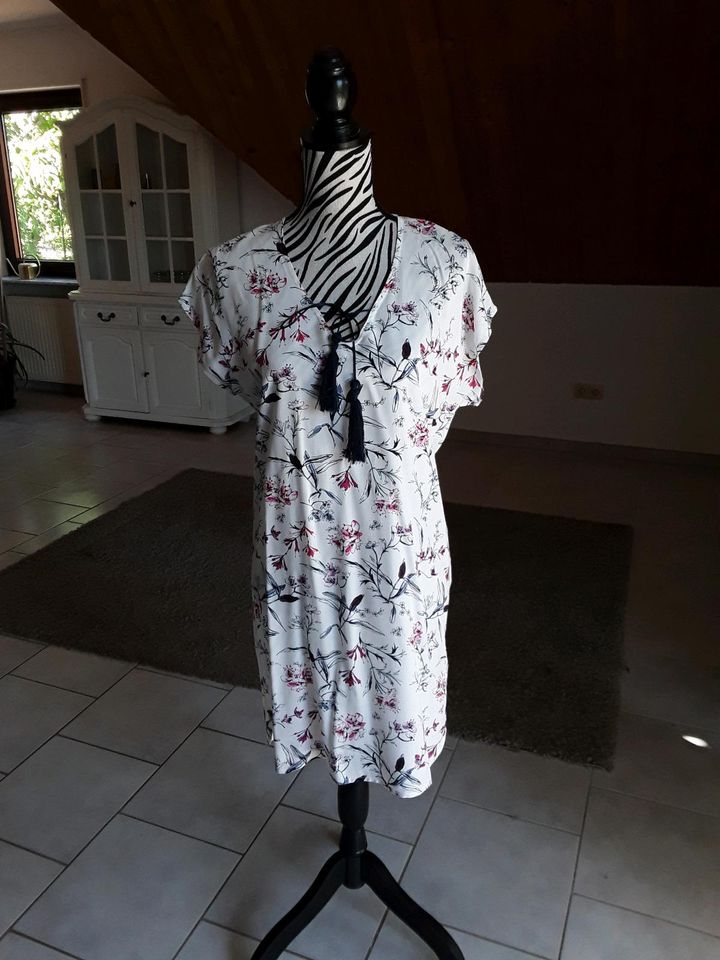 Tolles neues Kleid in Größe  34 in Freisen