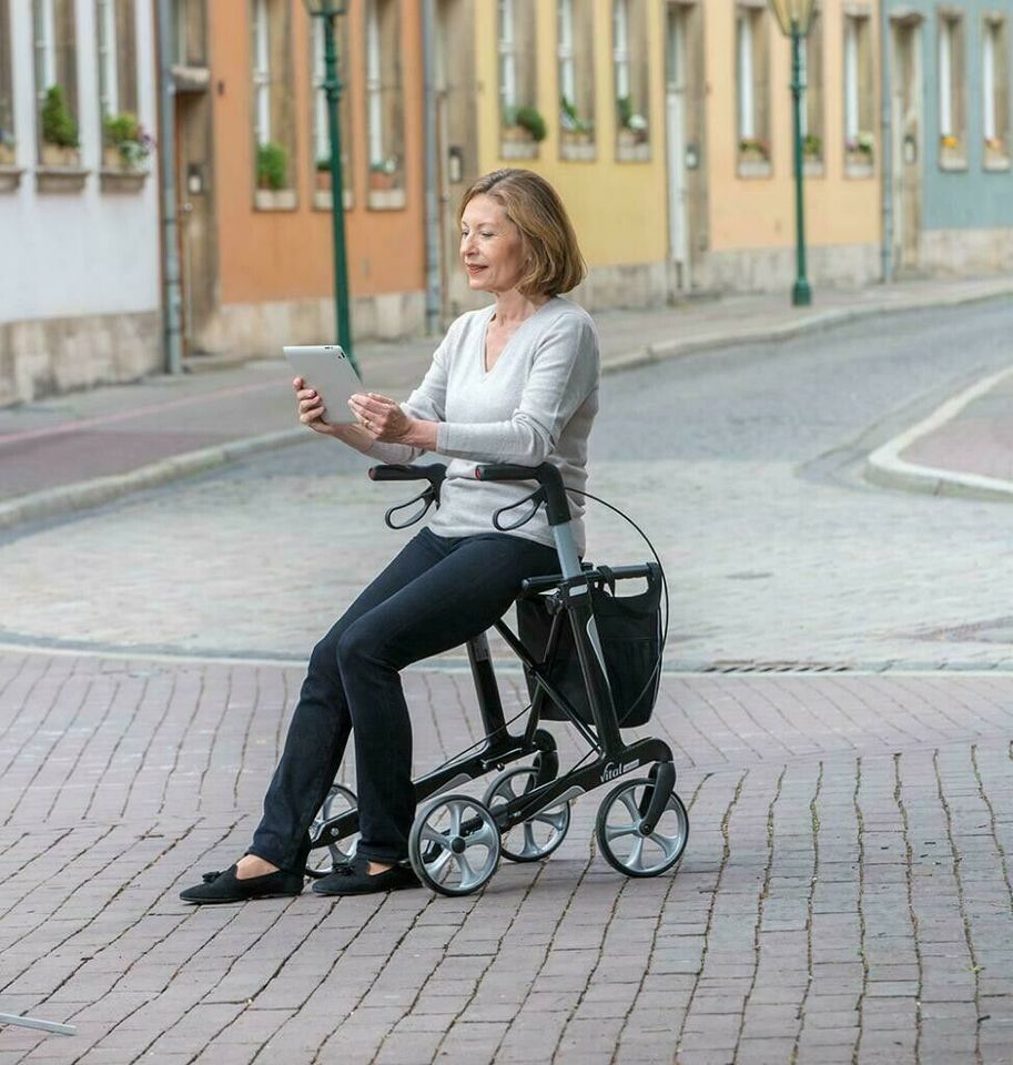 Testsieger Neuware Rollator Russka Vital Carbon Gehwagen in Stockach