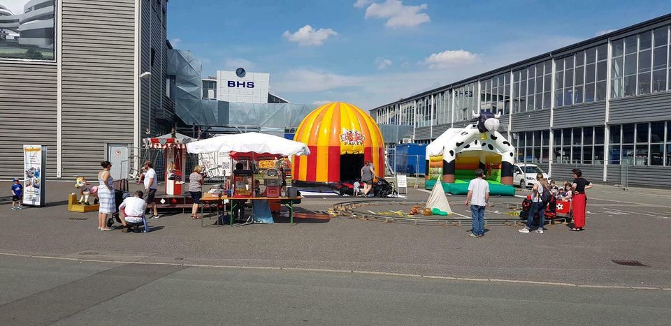 Hüpfburg Karussell Popcorn Zuckerwatte Schausteller Vermietung in Reuth