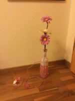 Deko rosa Flasche beleuchtet mit Gerbera-Blumen Lichterkette Niedersachsen - Giesen Vorschau