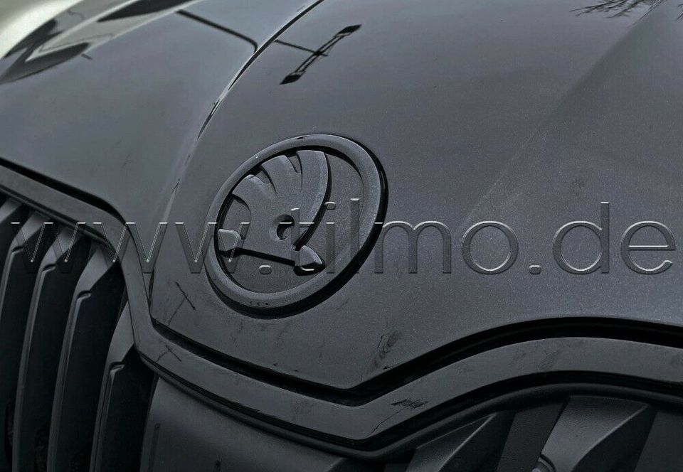 NEW SKODA Emblem Logo BLACK - original - SKODA / 55€* in Würzburg