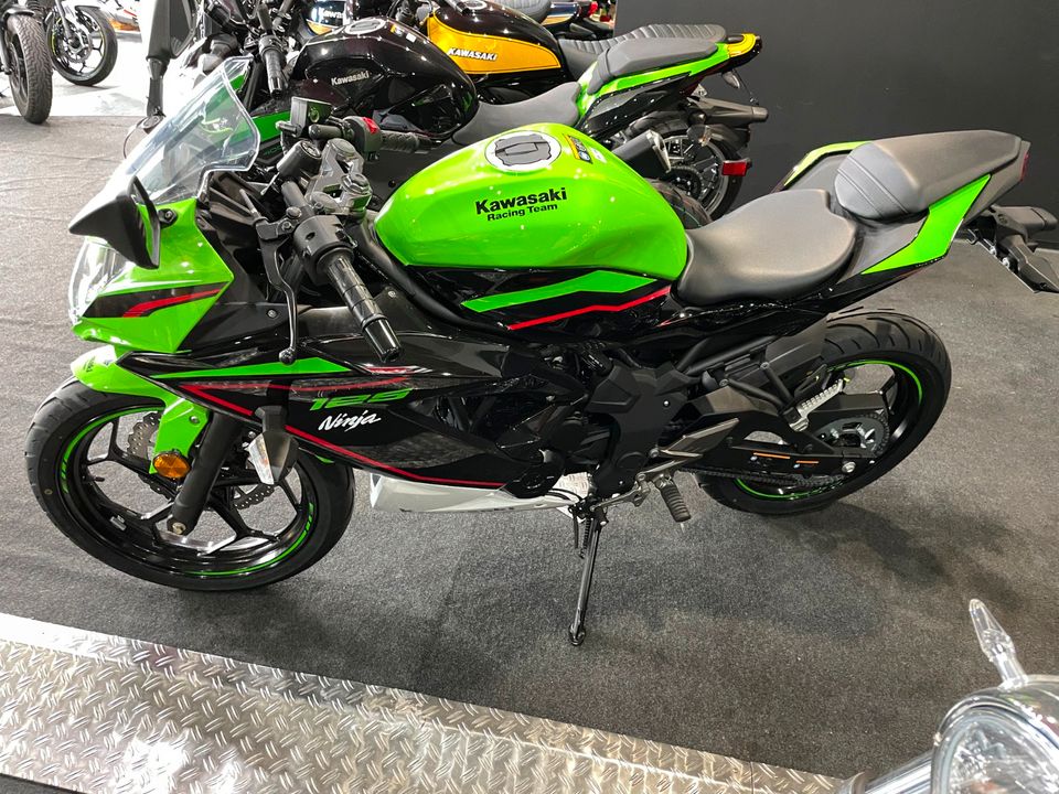 Kawasaki Ninja 125 Neufahrzeug in Nüdlingen