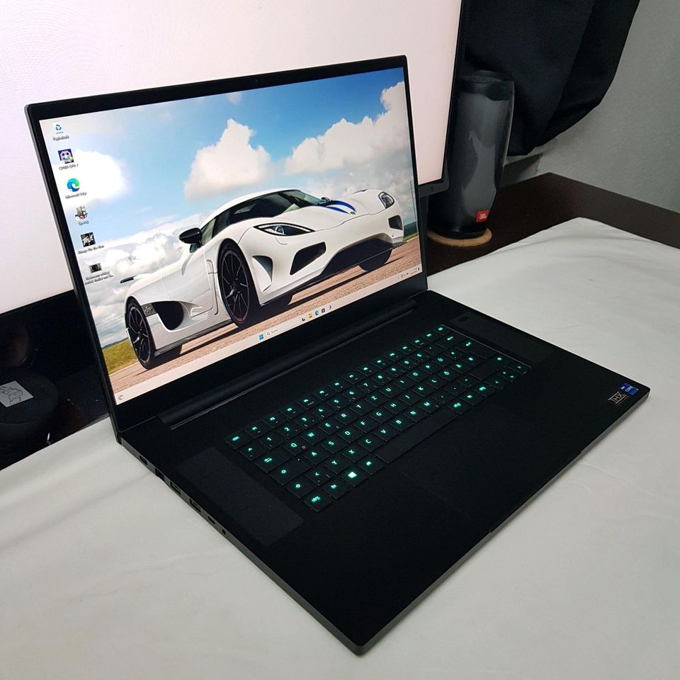 Razer Blade Gaming 17. RTX 3080/360Hz/intel i7/32GB DDR5/1TB SSD in Düsseldorf