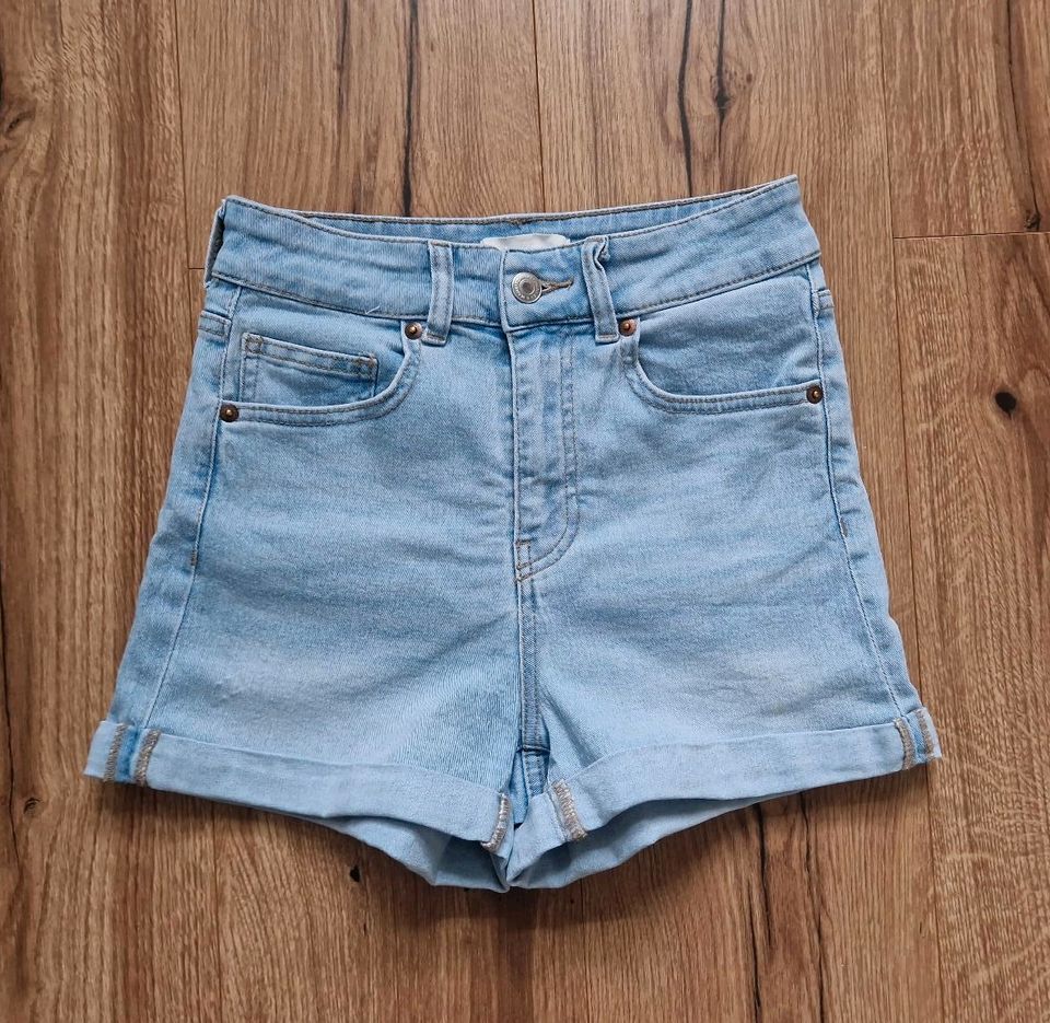 Jeansshorts Gr. 34 H&M in Möser