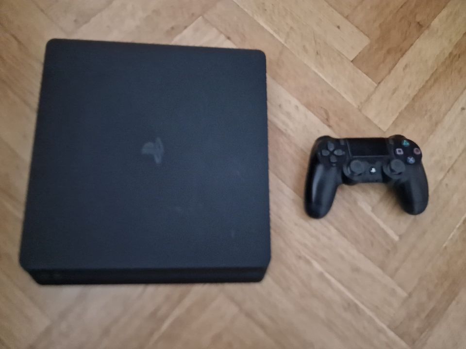 Playstation 4 Slim 500GB + 1 Controller in Kassel