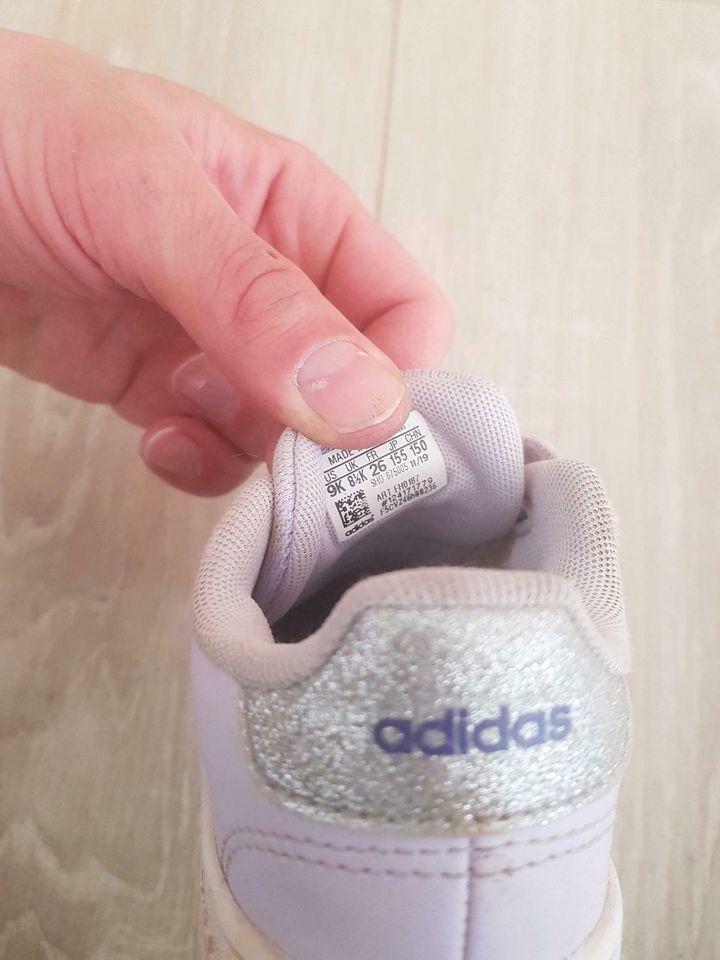 Adidas Gr. 26 Kinderschuhe Halbschuhe Mädchen Lila in Weißenfels